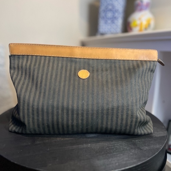 Vintage Fendi clutch - Picture 2 of 8